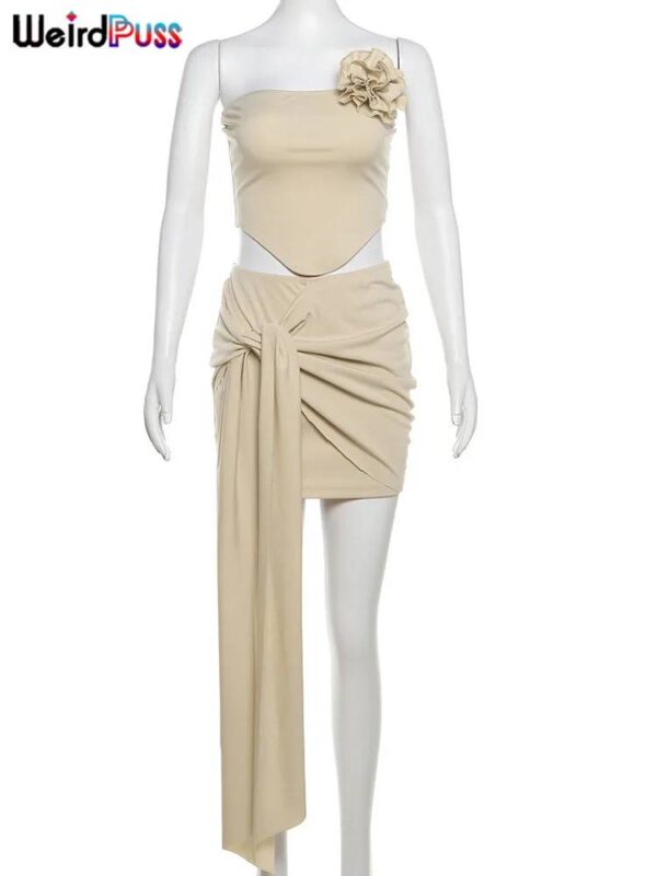 CONJUNTO DE FALDA Y TOP STRAPLESS CON DETALLE DE FLOR - Image 2