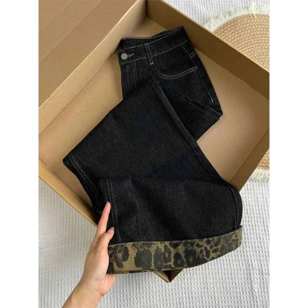 PANTALÓN DE MEZCLILLA DE PIERNA ANCHA CON ESTAMPADO DE LEOPARDO