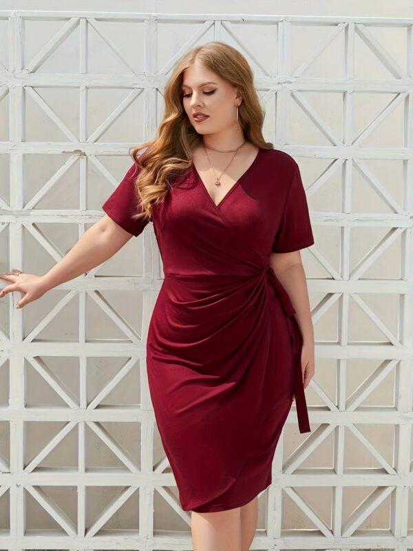 TALLA GRANDE: VESTIDO MIDI DE CUELLO V CON AJUSTE EN CINTURA - Image 2