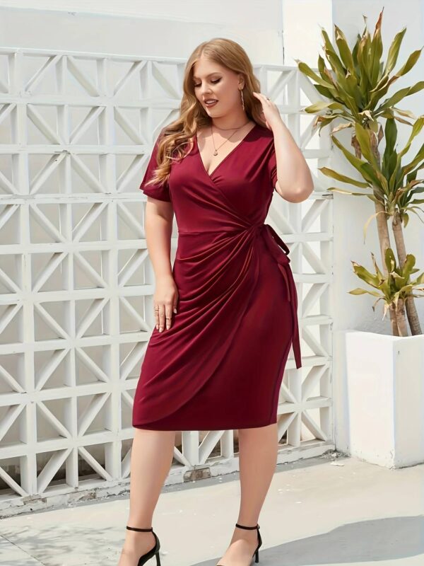 TALLA GRANDE: VESTIDO MIDI DE CUELLO V CON AJUSTE EN CINTURA - Image 9