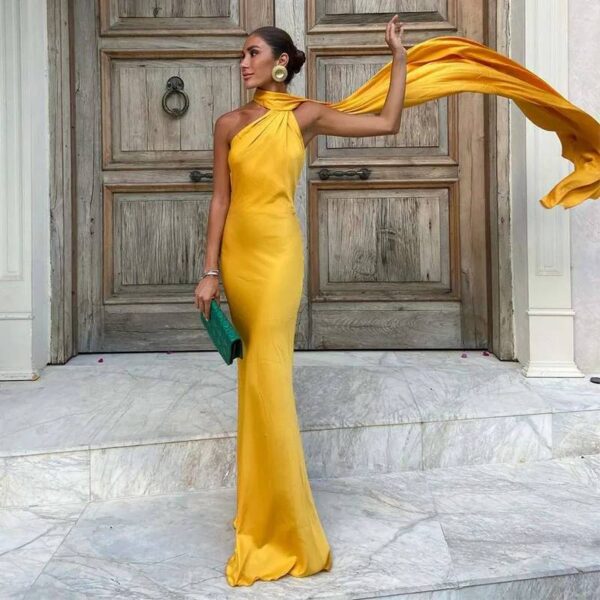 VESTIDO LARGO DE SATÍN HALTER SIN ESPALDA Y CON DETALLE DE TELA - Image 12