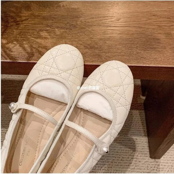ZAPATO DE MUJER PLANO ELEGANTE CON PERLA - Image 4